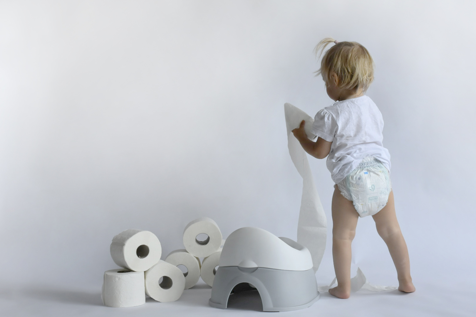 Klopapier_Kleinkind_Töpfchen_Was gehört in die Toilette Klopapier_Kleinkind_Töpfchen_Was gehört in die Toilette